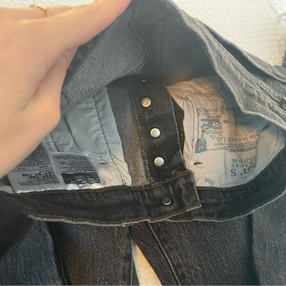 Women's 501 Mid Rise Cropped Jeans - Black - Picture 4 of 5